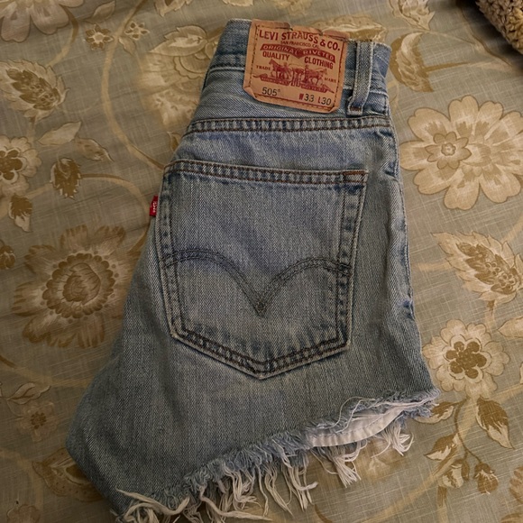 Vintage Levi 505 Distressed Shorts - Picture 5 of 5